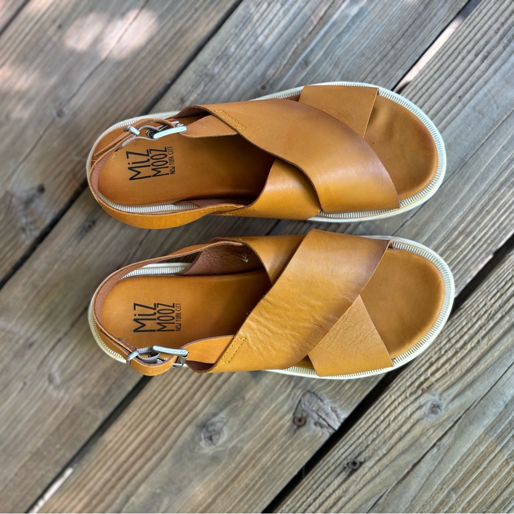 Miz Mooz NWOB size 39 sandals